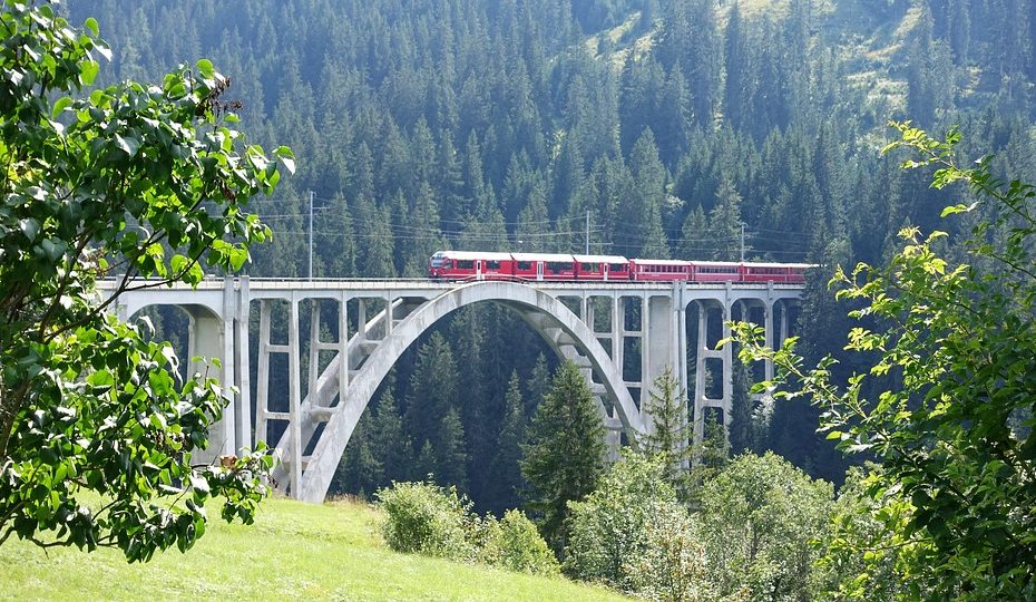 Mit Bus und Bahn ins Bergparadies Arosa